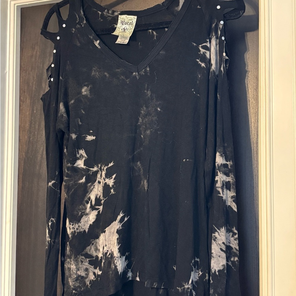 Vocal Black and White Tie-Dye Cut-Out Long Sleeve Top. Boutique find